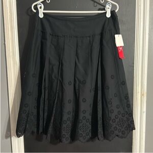 Anne Klein Eyelet Side Zip Circle Skirt Size: 10 Length: 24”